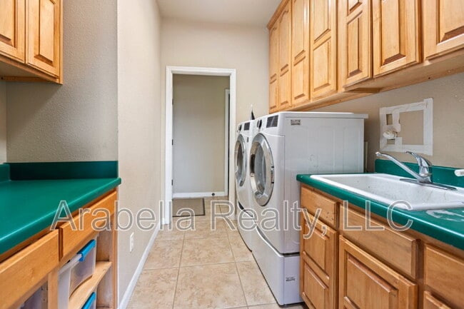 Building Photo - 1702 Shepherds Ranch