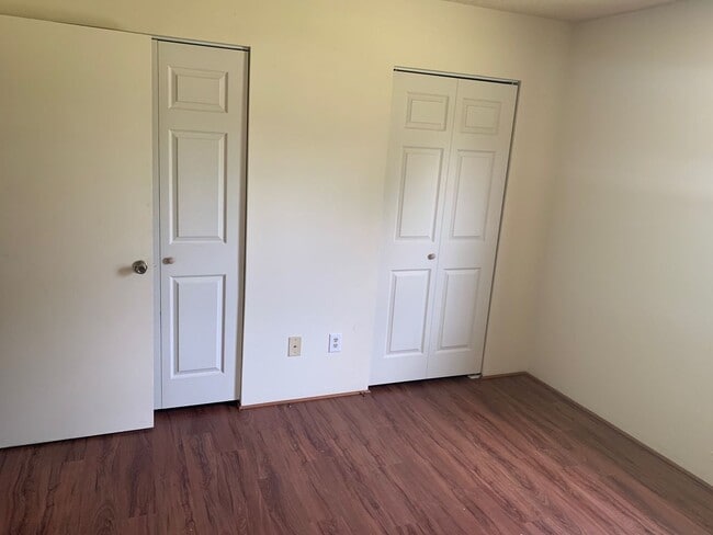 Building Photo - Quaint home located in City Limits