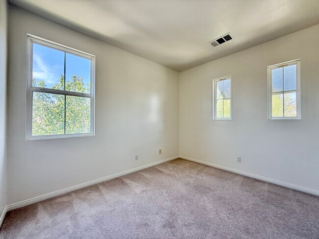 Building Photo - 13642 Pinnacle Way