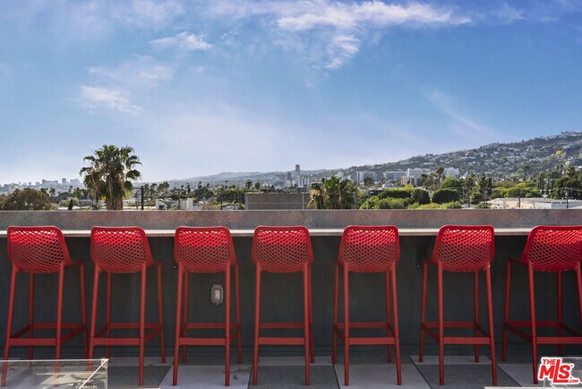 Building Photo - 7428 Santa Monica Blvd
