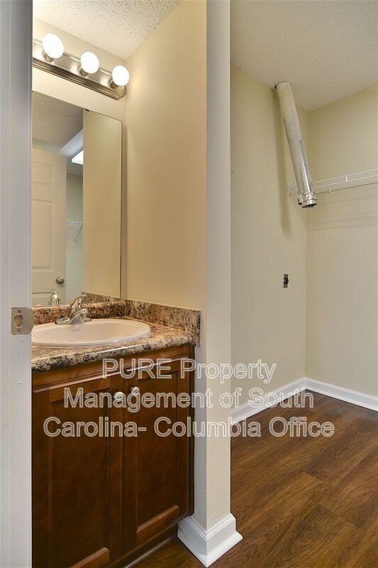 Building Photo - 515 Menlo Dr