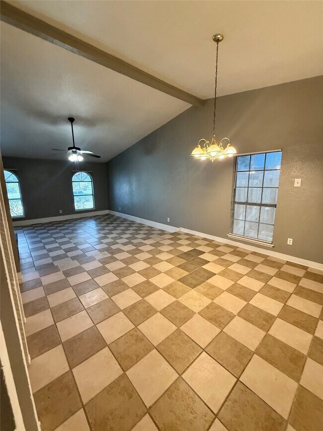 Building Photo - 14650 Lourdes Dr