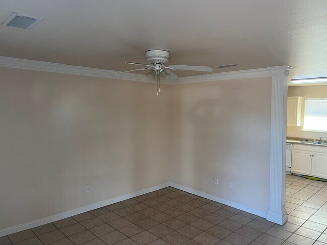 Building Photo - 104 Blue Dr