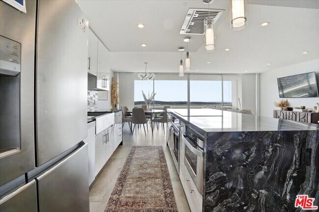 Building Photo - 2222 Ave of the Stars