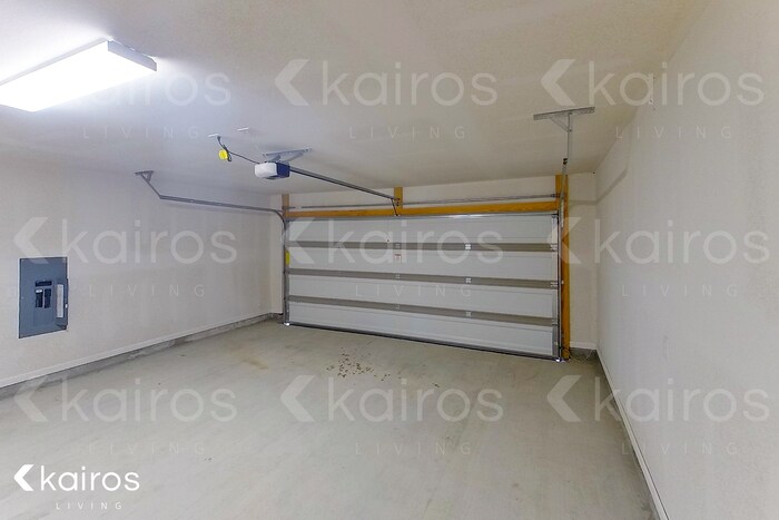 Building Photo - 118 E Broussard St