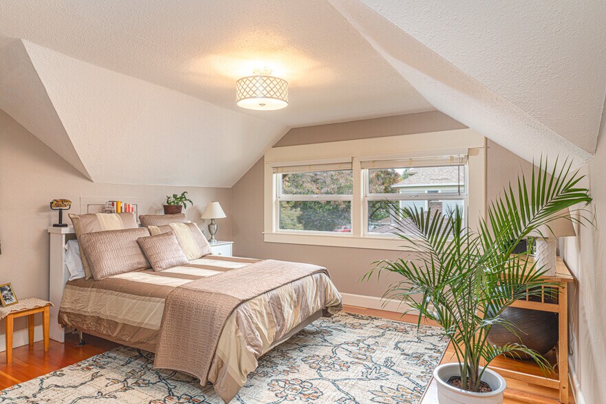 Upstairs Bedroom - 4116 SE 10th Ave