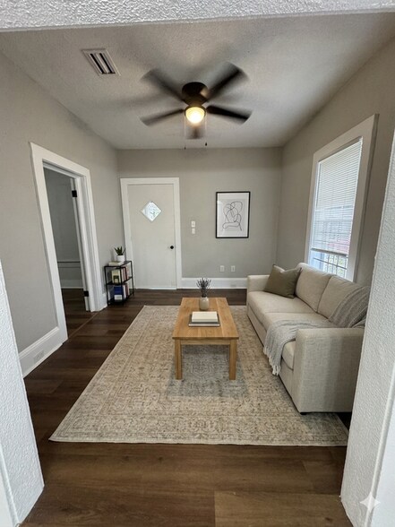 Building Photo - 1459 W 23rd St