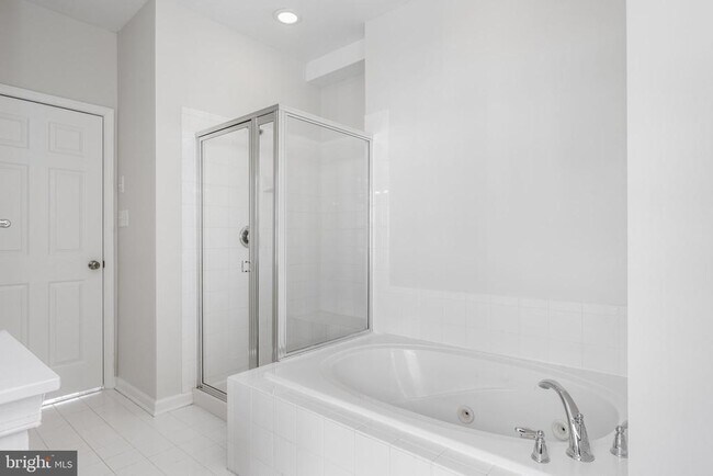 Building Photo - 202 Bardel Dr