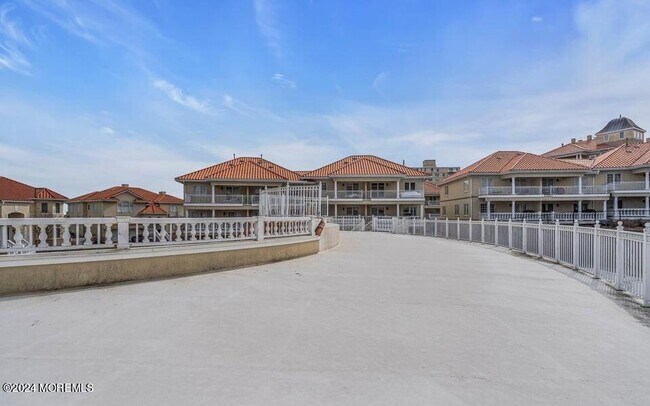 Building Photo - 12 Riviera Dr