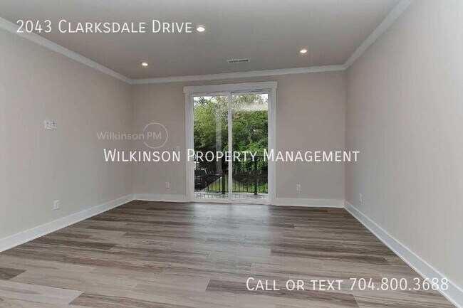Building Photo - 2043 Clarksdale Dr