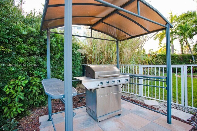 Building Photo - 809 S 17th Ave