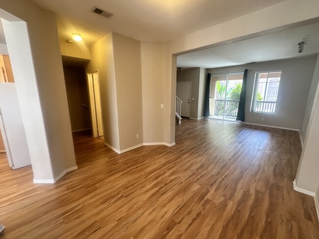 Building Photo - 926 Camino De La Reina