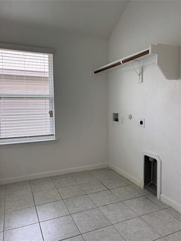 Building Photo - 9220 Hawthorne Dr