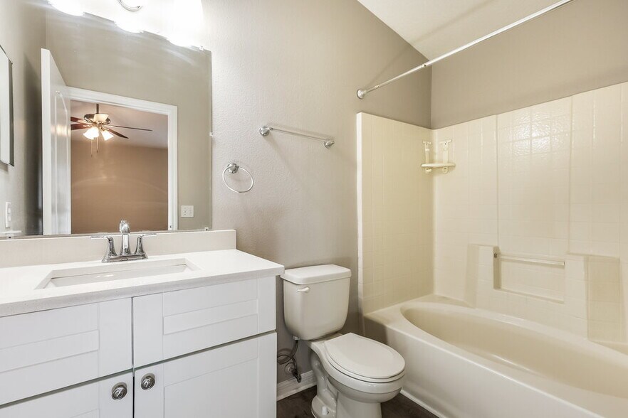 Building Photo - 10623 Navigation Dr
