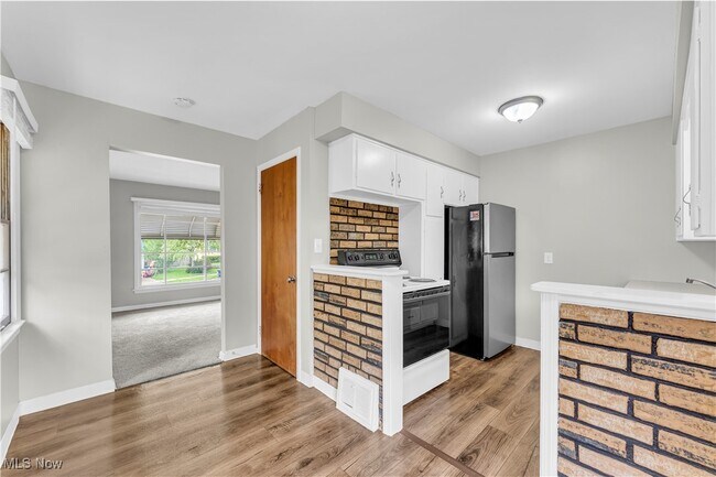 Building Photo - 1171 Hilltop Dr