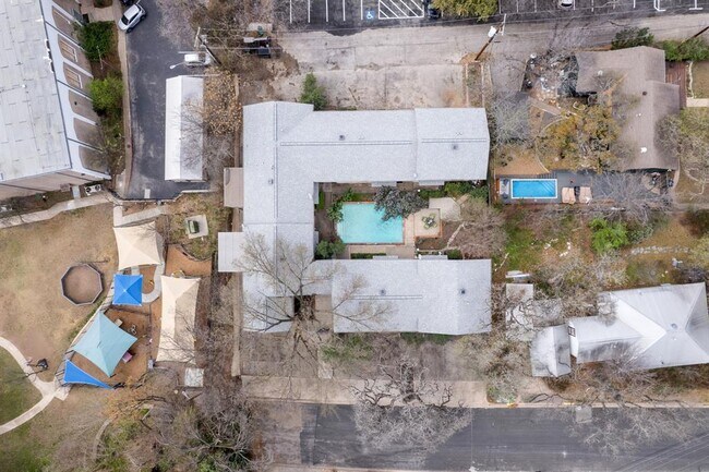 Building Photo - 3902 Peterson Ave