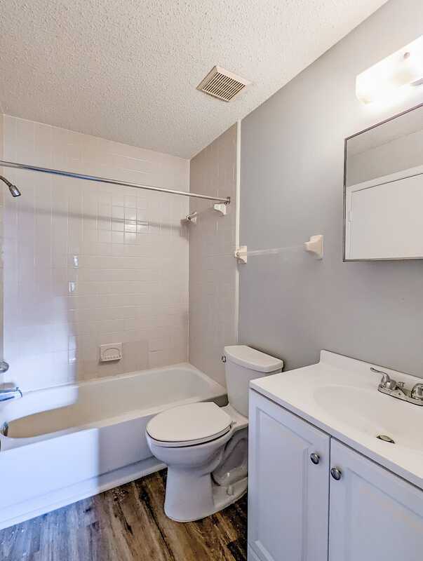 Building Photo - 3202 Bloomingdale Villas Ct