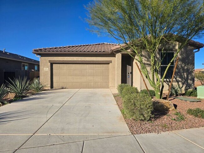 Building Photo - MOVE IN SPECIAL!! 3 Bedroom/ 2 Bath Red Rock Oasis