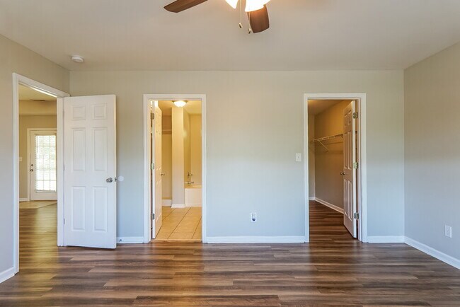 Building Photo - 21898 Eastern Valley Rd