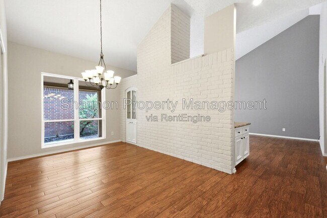 Building Photo - 7239 N Hearthstone Green Dr