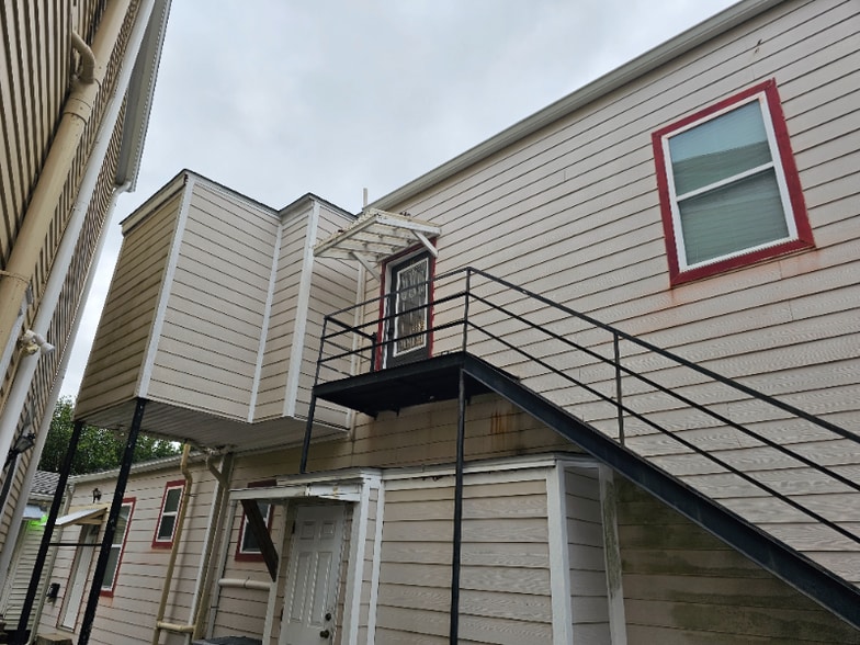 Building Photo - 1511 N Dupre St