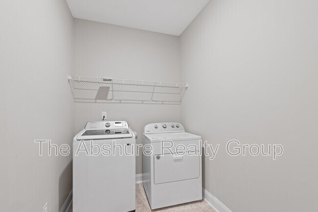 Building Photo - 138 Willow Grove Ln