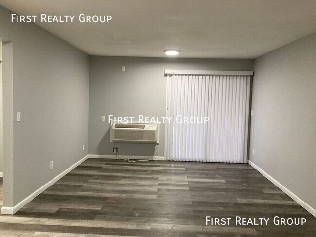 Building Photo - 305 N Broadway-#7