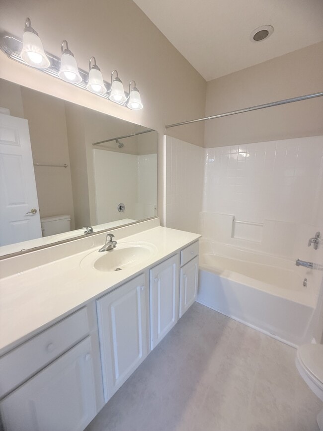 Building Photo - 5034 Belleglen Ct