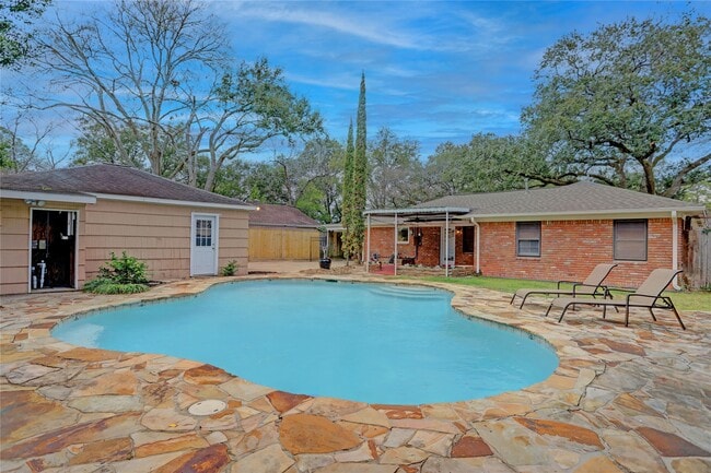 Building Photo - 9917 Cedardale Dr