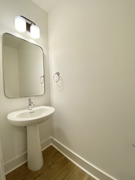 Building Photo - 647 Conifer Dr