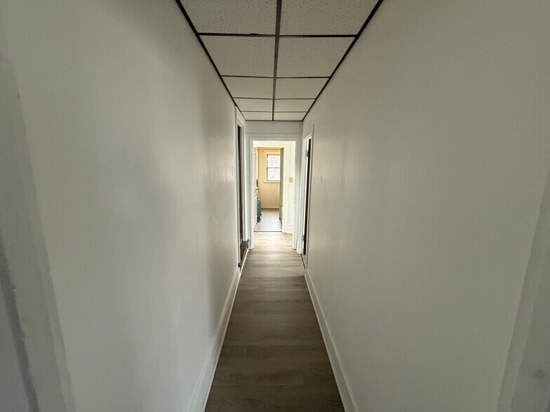 Building Photo - 2408 7th Ave