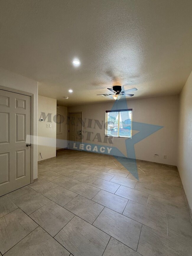 Building Photo - 2-Bedroom Townhome Apartment - Available Now!