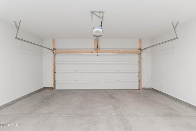 Building Photo - 12832 Haxby St