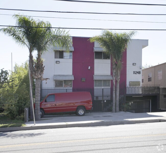 Building Photo - 11248 Oxnard St