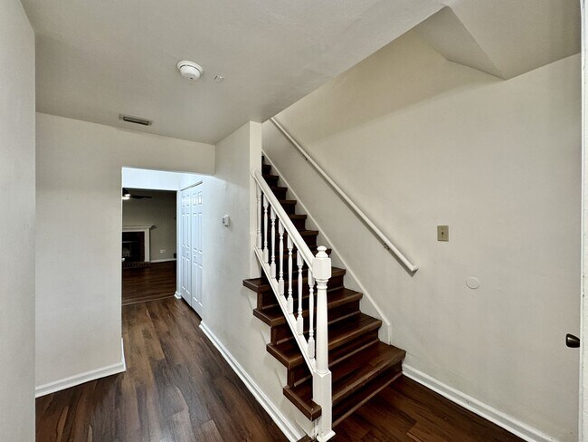 Building Photo - Glenleigh 1st-time Rental! Pet-Friendly, End-Unit Townhome, Cul-De-Sac with HUGE fenced backyard!