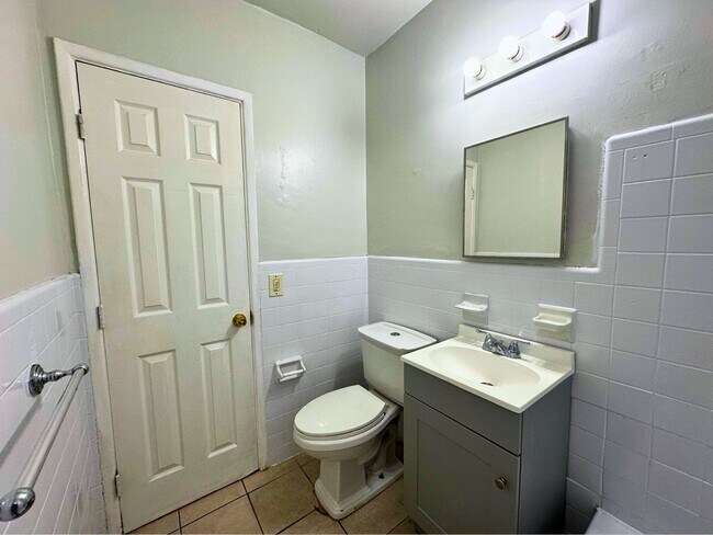 Building Photo - 1206 NW 17th Ave