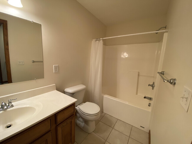 Building Photo - 5355 Midway Dr