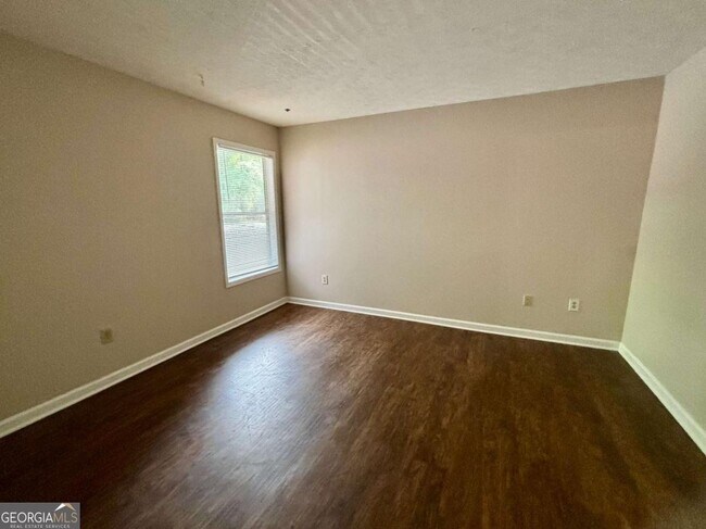 Building Photo - 3841 Woodridge Way