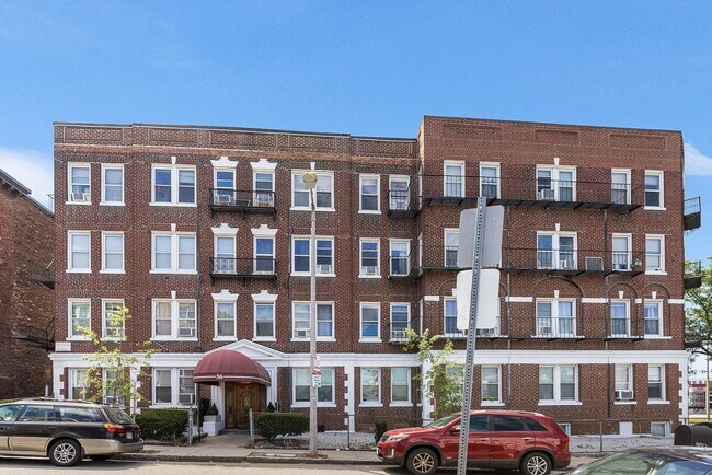 Building Photo - 56 Park Vale Ave