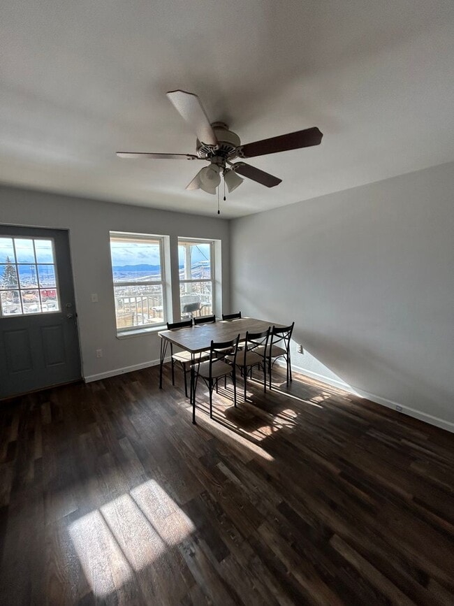 Building Photo - 11 Mullin St