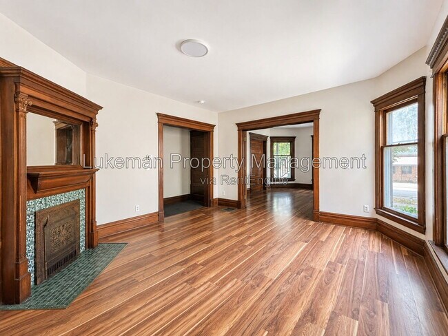 Building Photo - 743 Academy St