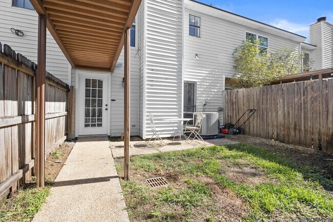 Building Photo - 9817 Siegen Ln