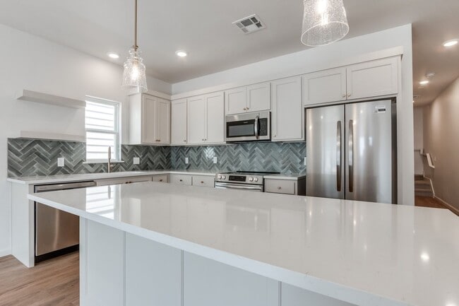 Building Photo - Urban living in Edmond