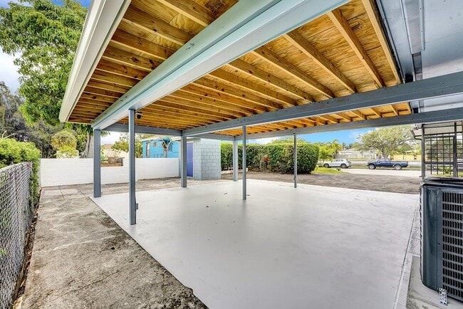 Building Photo - 208 NW 1st St