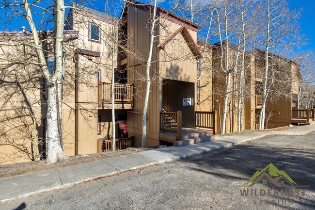 Building Photo - Fully Updated 3 Bedroom/ 3 Bath Peaceful Condo