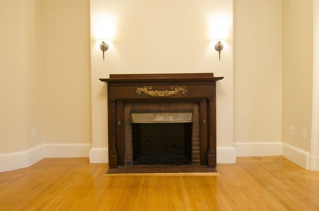 Building Photo - 404 Marlborough St