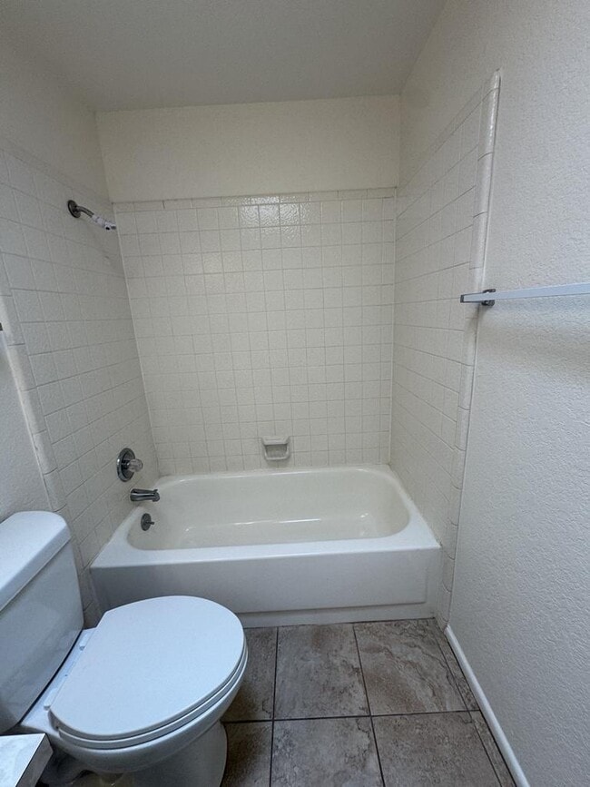 Building Photo - 5056 E Evergreen Dr