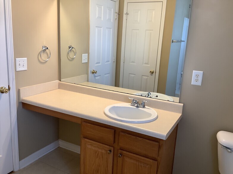 Building Photo - 6157 Paducah Dr