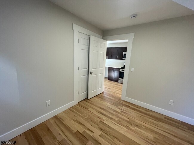 Building Photo - 119-121 Lewis St