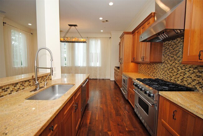 Building Photo - 302 Calle Sevilla Pl